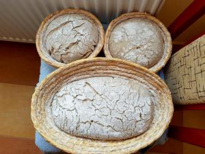 Žitný chléb s kváskem pečený v troubě - recept